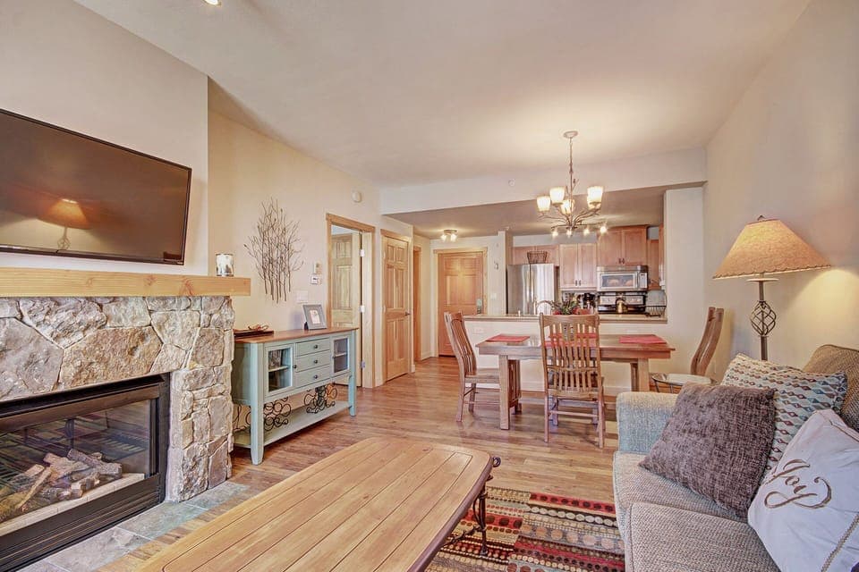 Cozy, open concept condo.