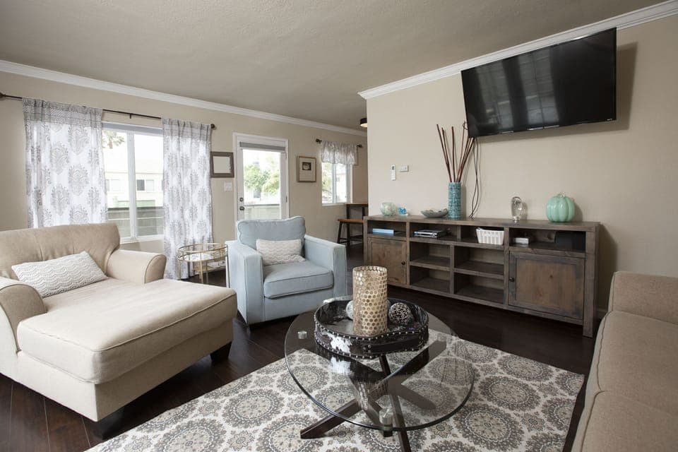 Spacious living space with Smart TV