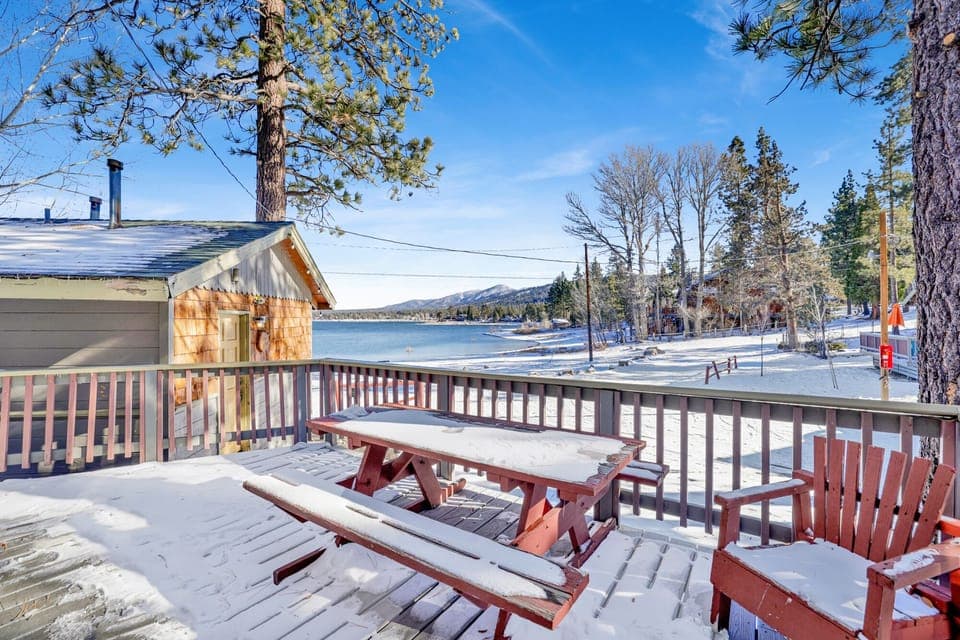 Enjoy a relaxing evening with a view of the lake and the other cabins around.