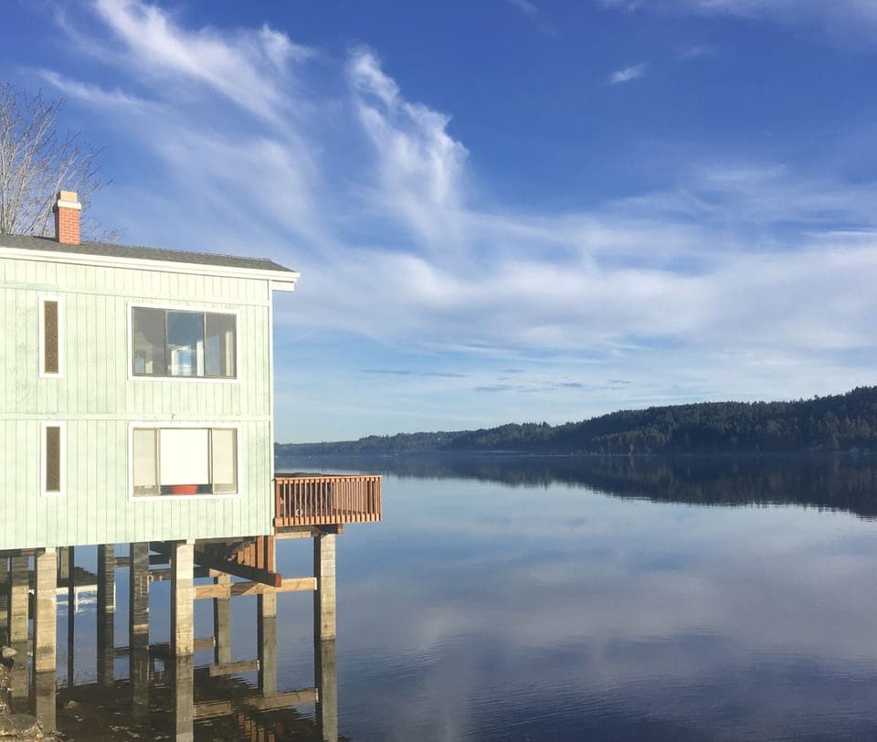 Picture of the house from the west. Picture taken in January. 