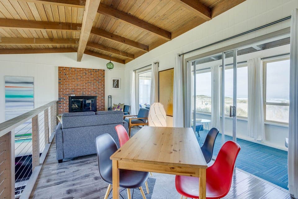 Table for board games, puzzles or cards!