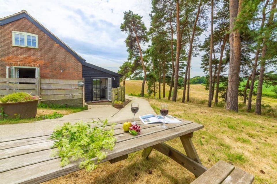 The Buttery, Freston: Situated on beautiful Lodge Farm in the Shotley Peninsular, between the River Stour and the River Orwell