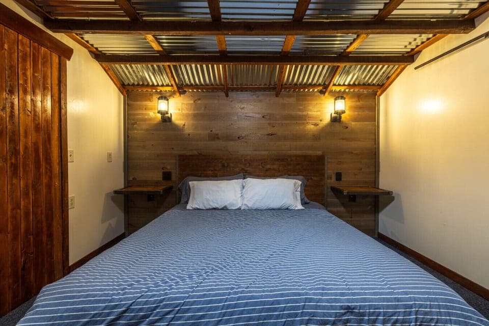 Basement 5th Bedroom with king size bed