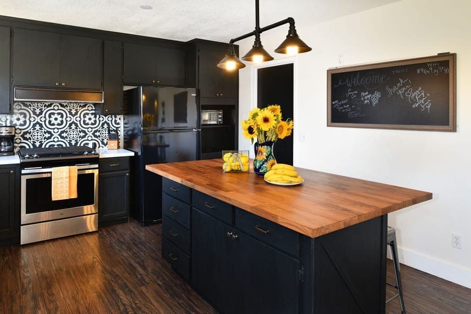 Kitchen & chalkboard