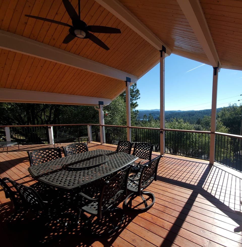 views of Yosemite in the distance and Pine Mountain Lake 