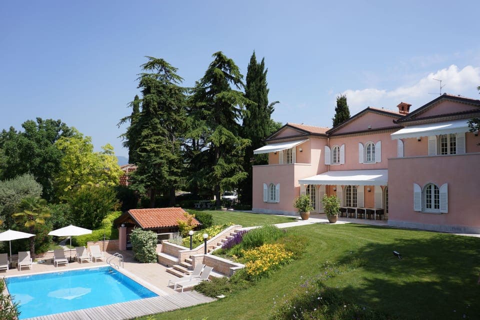 The garden in front of the Villa