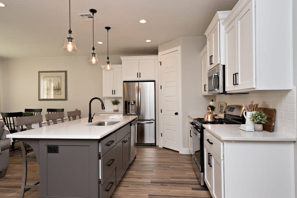 Kitchen - The kitchen is fully stocked with all the dishes, cookware, baking pans, and cutlery you will need for meal preparations and includes stainless steel appliances and granite counter tops.