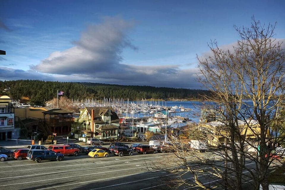 Conveniently located right above the ferry landing, Churchill Plaza is the ideal vacation rental for those that want to be in the heart of Friday Harbor.