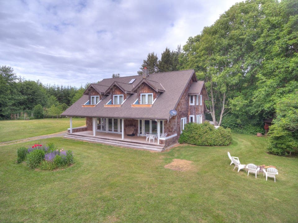 Come and stretch out at the Island Retreat!