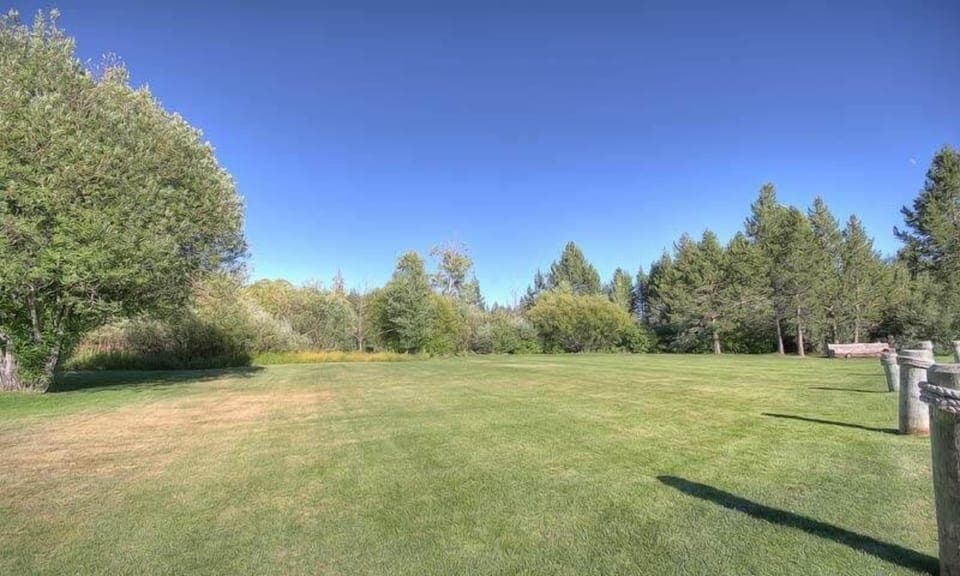 Star Harbor HOA Lawn