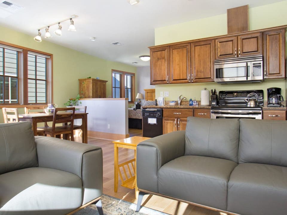 Enjoy this spacious studio with a King bed, propane fireplace, full kitchen and Satellite TV in this pet friendly property. 

Pre-approved pet permitted - 60 lbs or less. 1 dog per reservation

*Queen sized Aerobed is the second bed available in this studio.

**1 dog per reservation under 60 lbs**