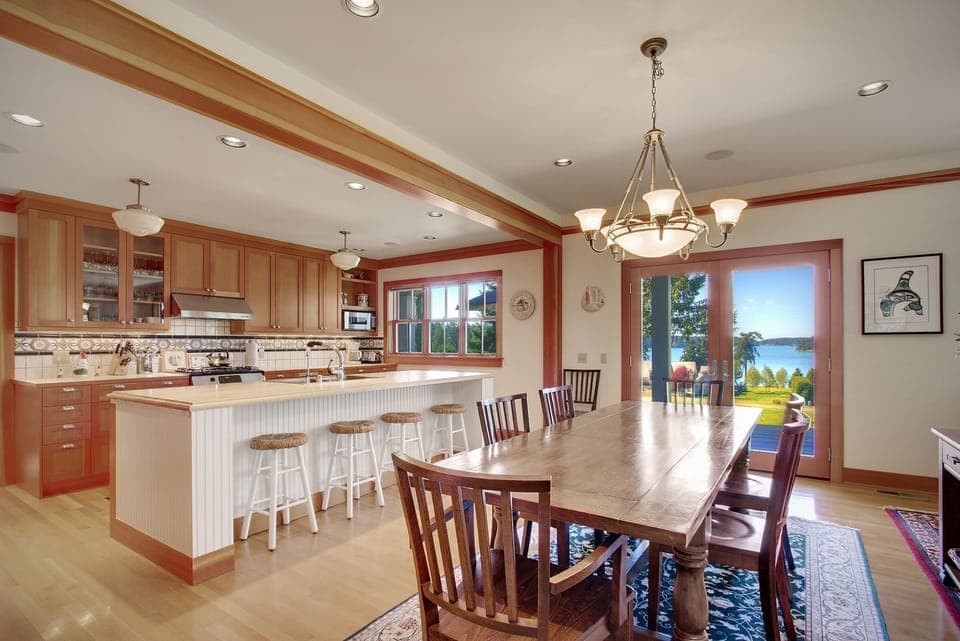 Breakfast bar and Dining table