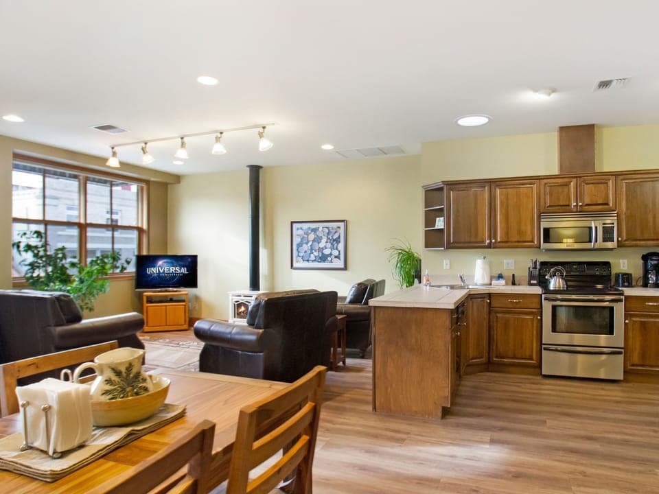 The Conservatory is a comfortable studio unit with King bed, Smart TV, propane fireplace, full kitchen, full bathroom and new flooring.

++Air mattress can be set up in the living area++

**1 dog per reservation under 60 lbs. Pet not to be on any furniture or bedding.**