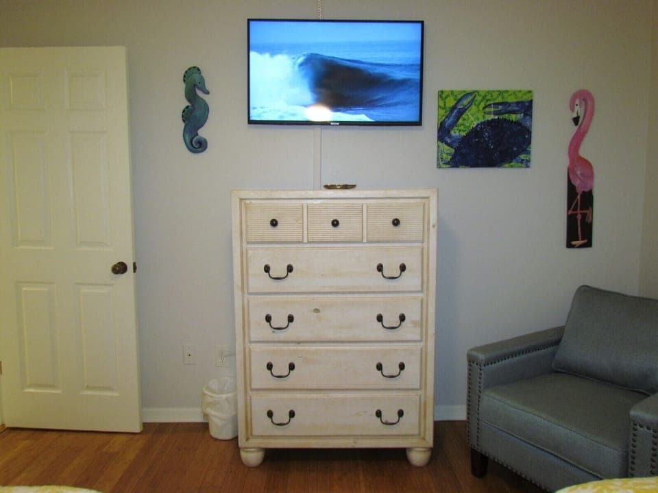 TV In Guest Bedroom - Smart TV In Guest Bedroom.