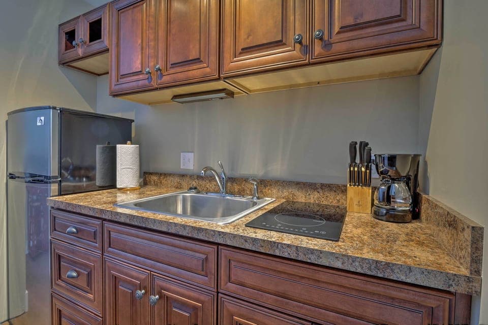 Kitchen | Cooking Basics | Coffee Maker | Paper Towels/Trash Bags Provided