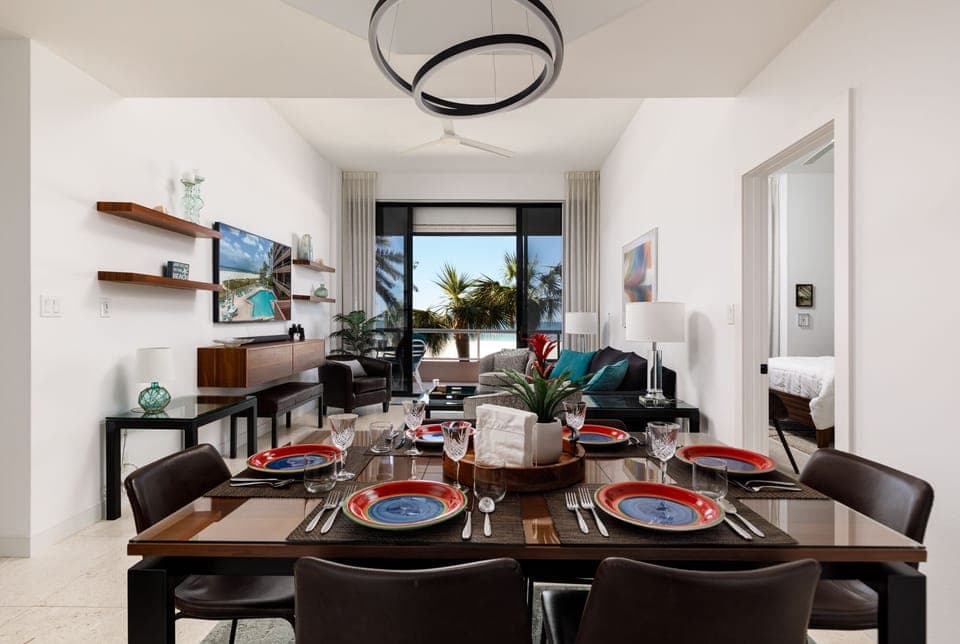 Seating for 6 at the dining table with a beachfront view, of cou - Seating for 6 at the dining table with a beachfront view, of course!