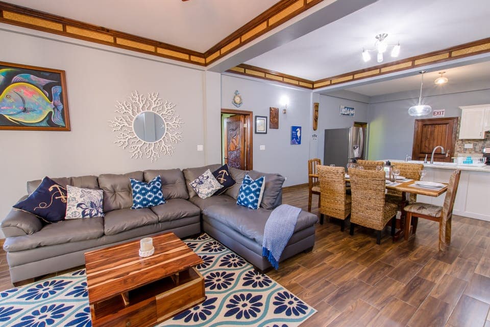 Living Area with 42' TV and floor to ceiling glass doors 