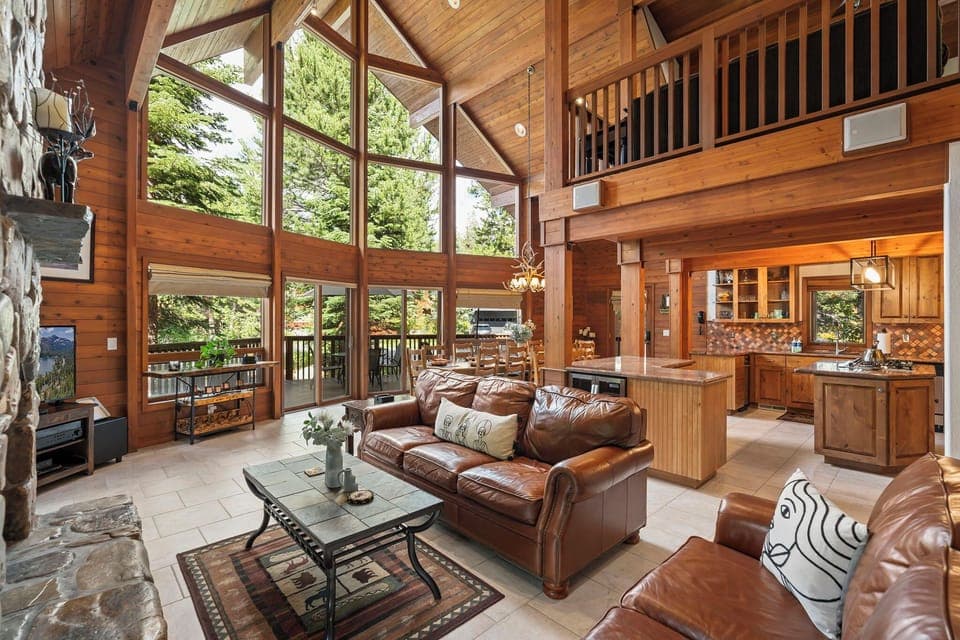 Living Room - Donner Lake Vacation Lodge