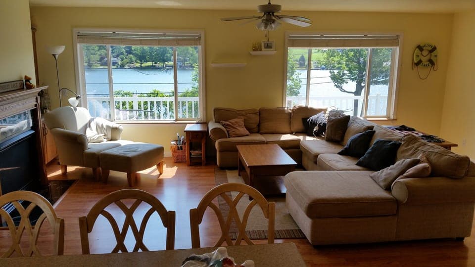 Living room tied to kitchen 