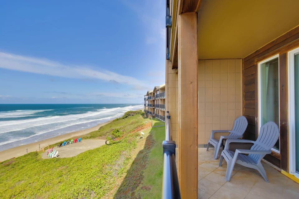 Lincoln City Vacation Rental | 2BR | 2BA | Stairs Required | 1,280 Sq Ft
