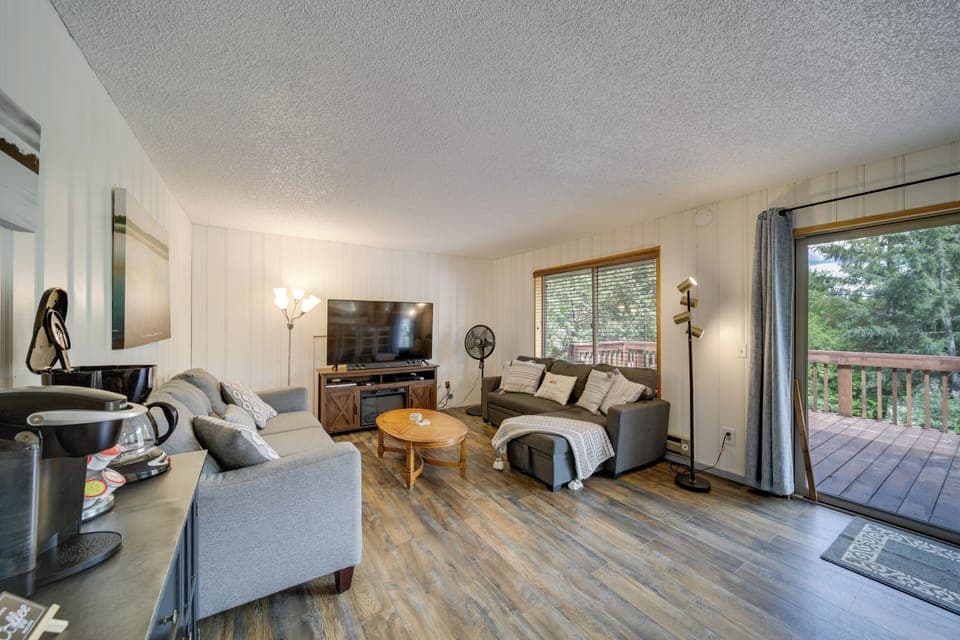 Worley Vacation Rental | 2BR | 1BA | 850 Sq Ft | Stairs Required