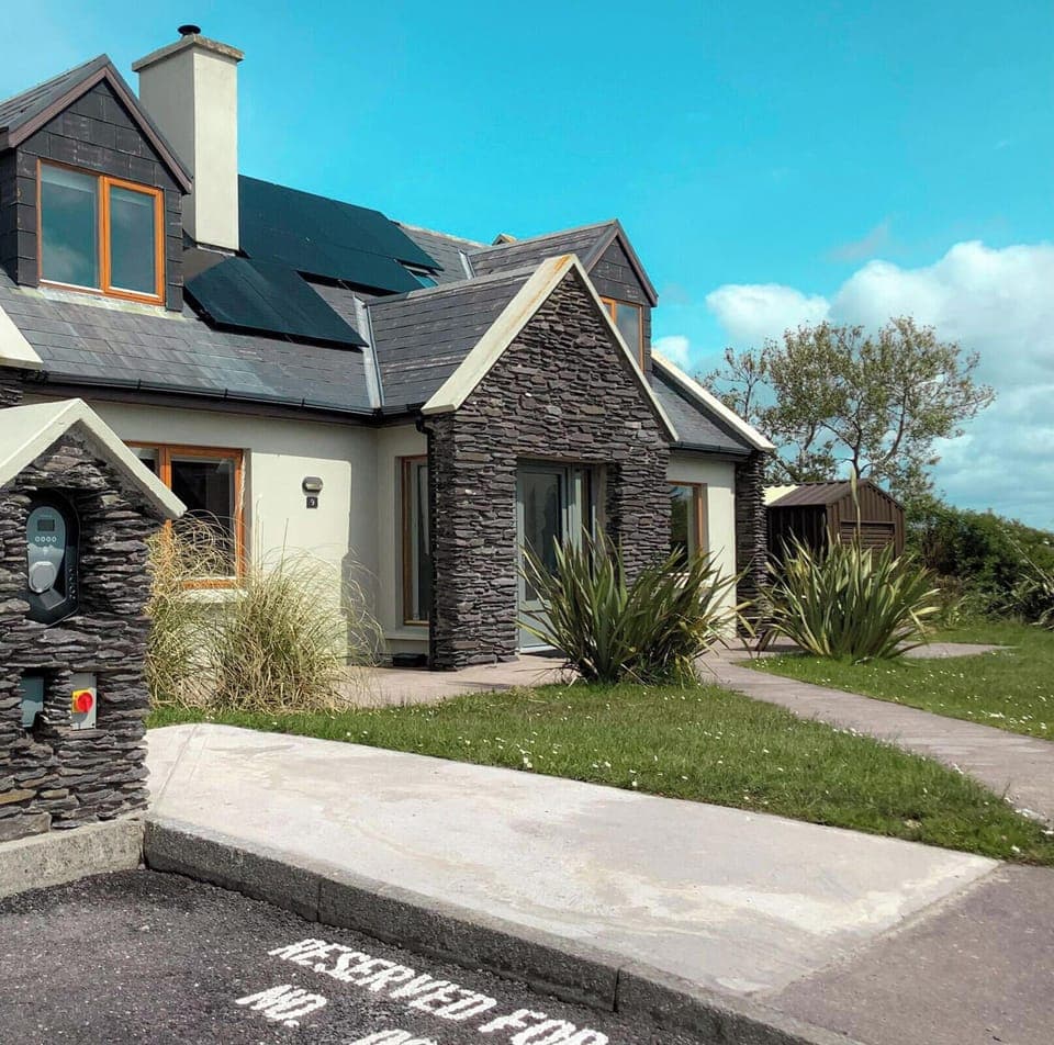 Stone Cottage Holiday Home, Sustainable Seaside Self-Catering Green Holiday Home Available in Ballinskelligs, County Kerry