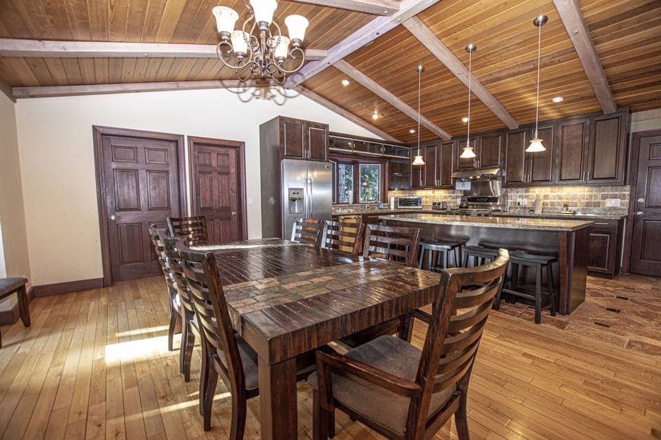 Highlands Lodge Dining Area - Highlands Lodge Dining Area