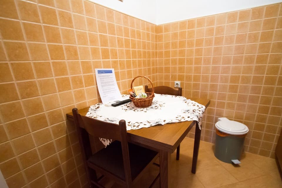 Dining area in studio no. 3