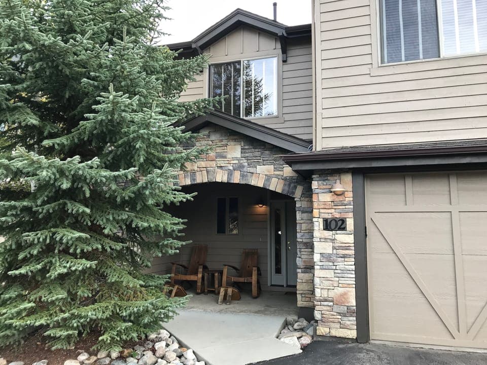 Front patio with views of Buffalo Mountain and Gore Range. 