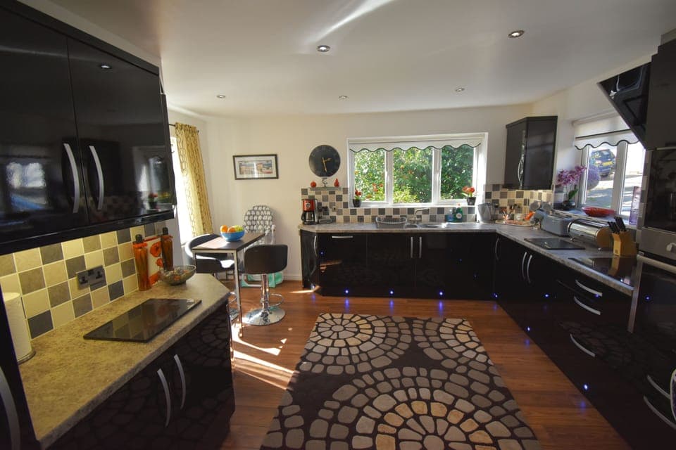 Kitchen-With under floor heating.