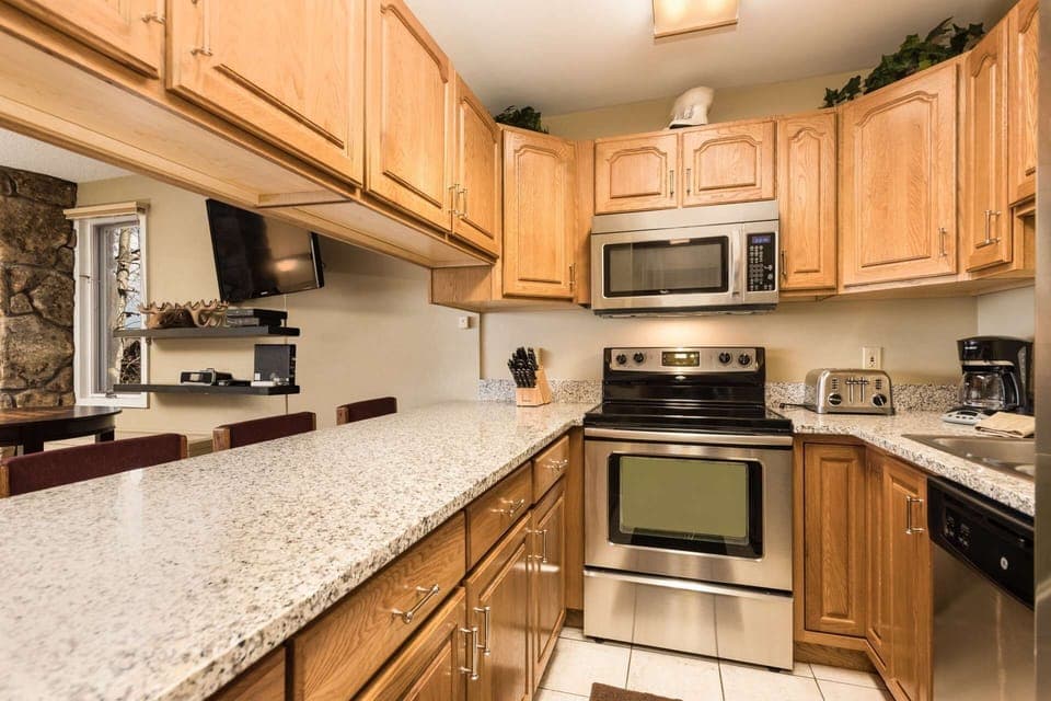 Having a full kitchen is a great convenience on your vacation.  This remodeled kitchen has granite countertops and stainless steel appliances.