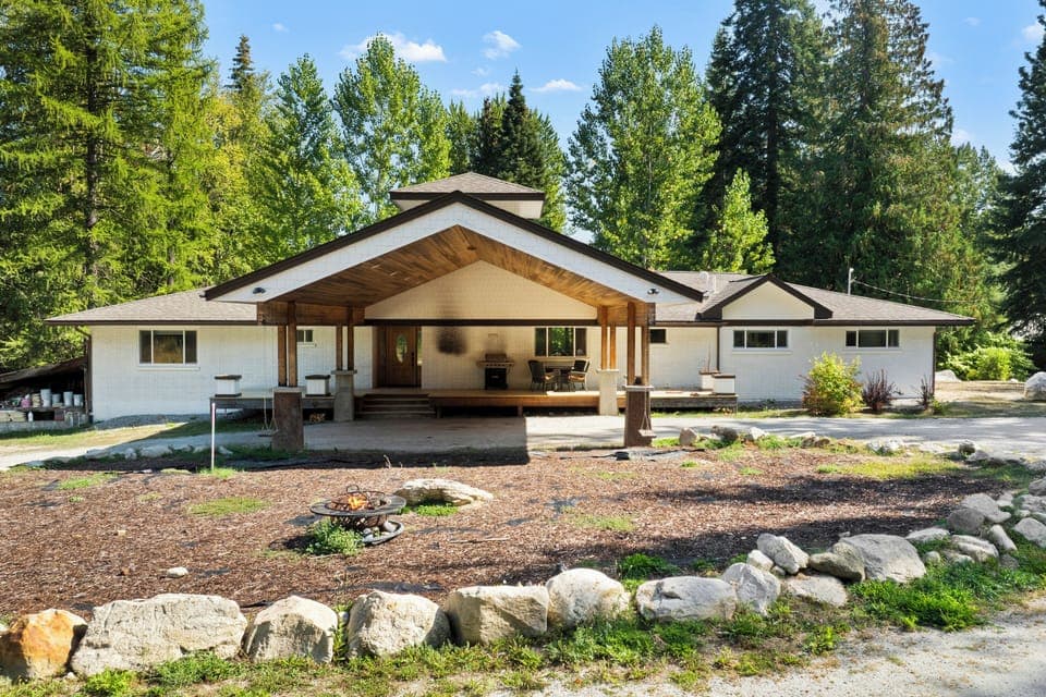 Front of house with Large Porch