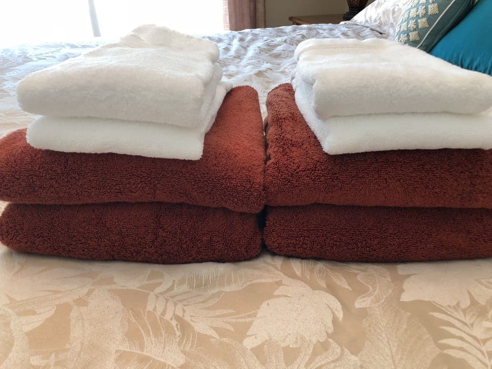 We provide plenty fluffy towels!