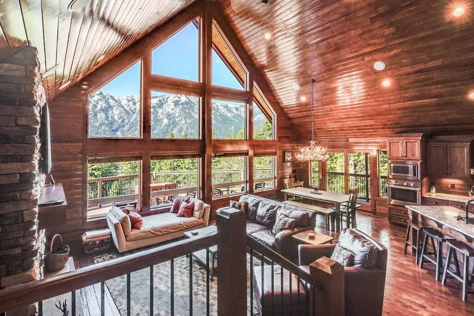 Crestview Lodge - Vacation Rental 365 - Cathedral windows flood the living room with light and frame