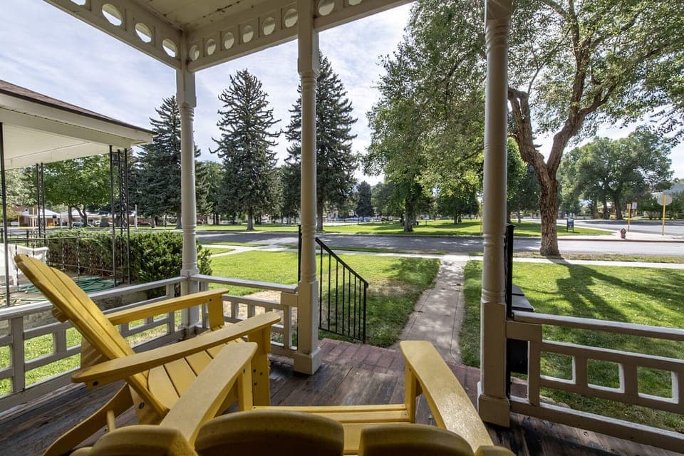 Welcome to Parkside
•Front Porch
•Alpine Park access