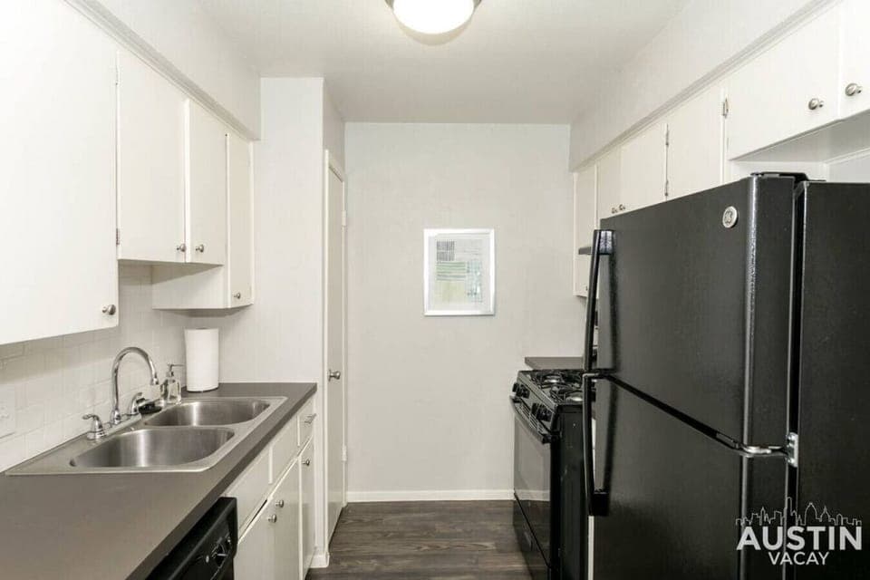 Kitchen with all the essentials plus dishwasher