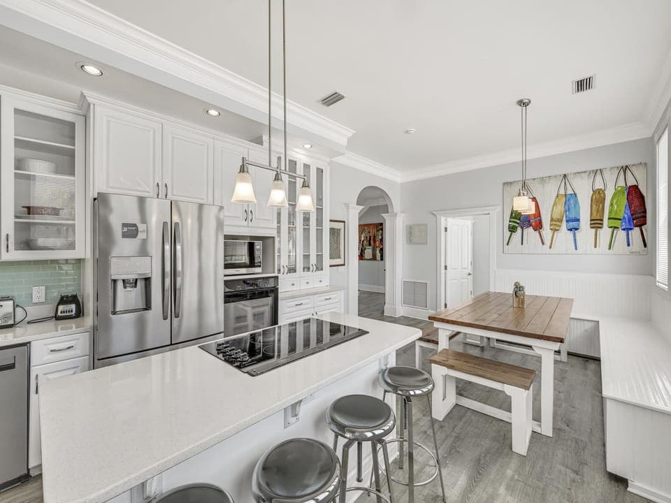 Fully Equipped Kitchen with Dining