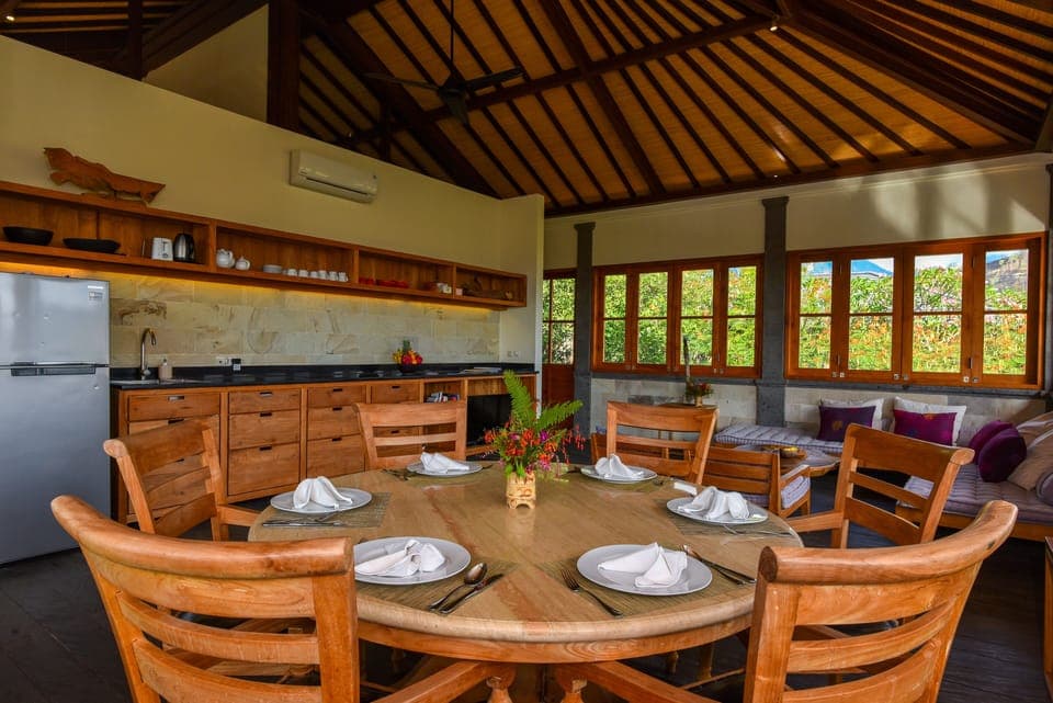 Dining area in the lounge