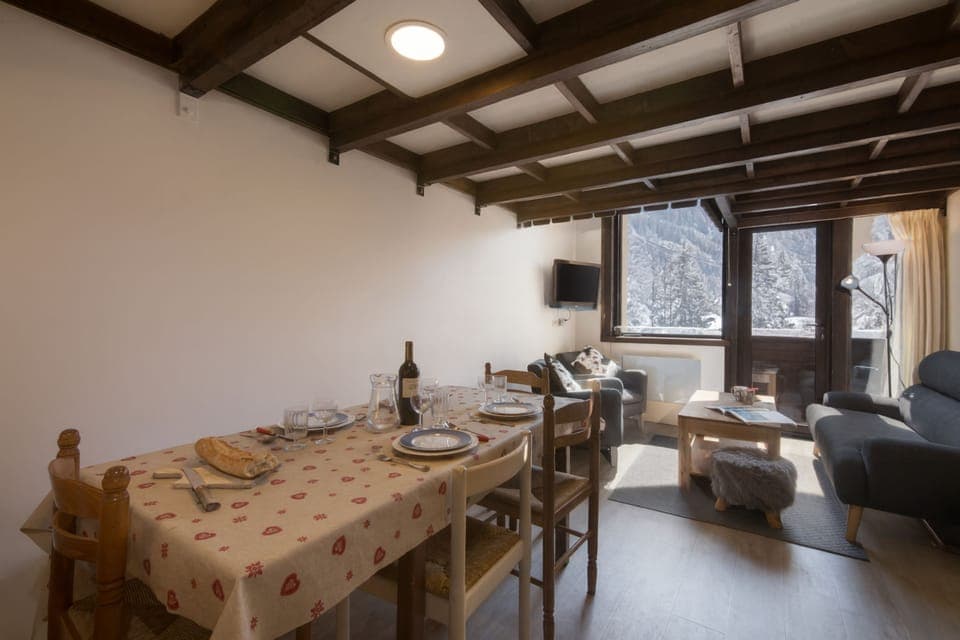 Practical open space dining -living room