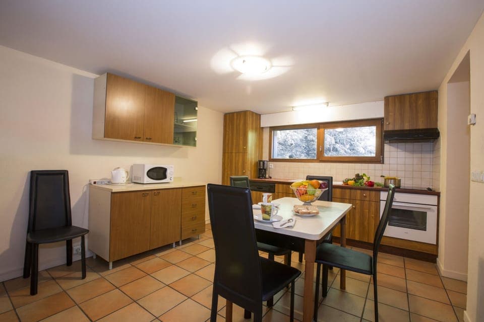 Well equipped kitchen with a dishwasher