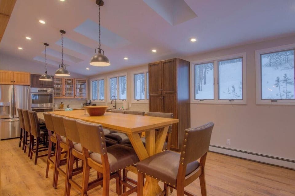 Bartop seating for 9