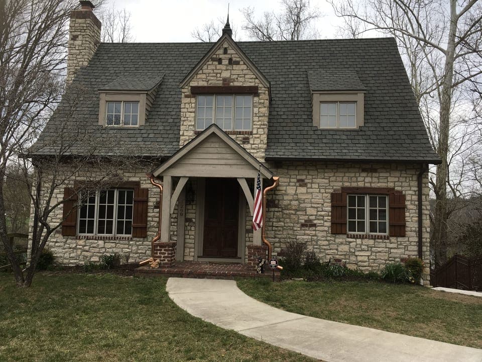 Quality, Comfortable Lakefront Lodge 