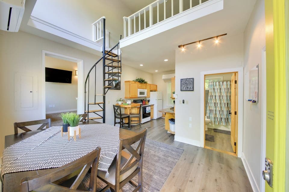 Sagle Vacation Rental | 2BR | 1BA | 1,350 Sq Ft | Step-Free Entry