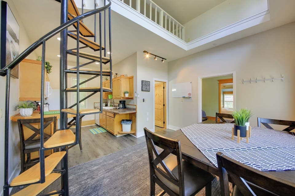 Dining Area | Dishes & Flatware Provided | 1st Floor