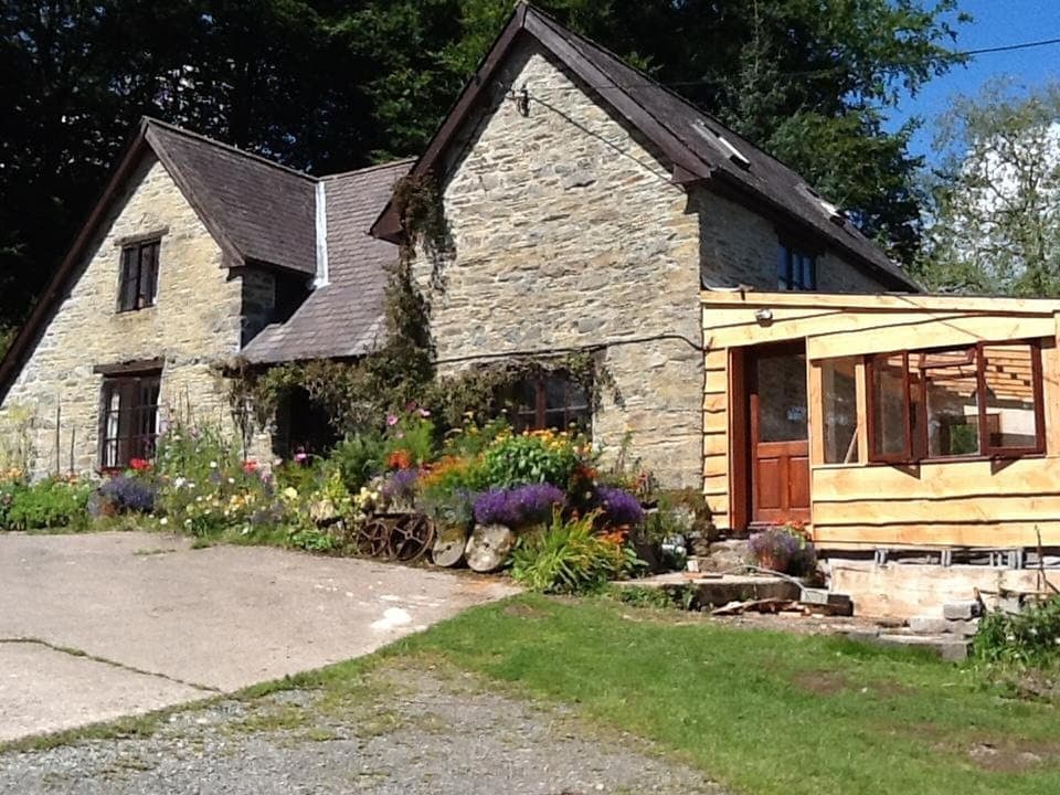 Goetre Farmhouse with New conseratory.