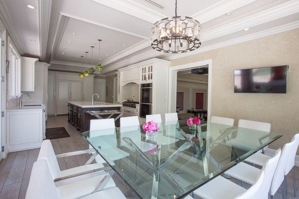 Kitchen Table (seats up to 16 people) 