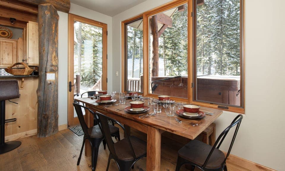 MMH 44 Cowboy Heaven, Dining, 2