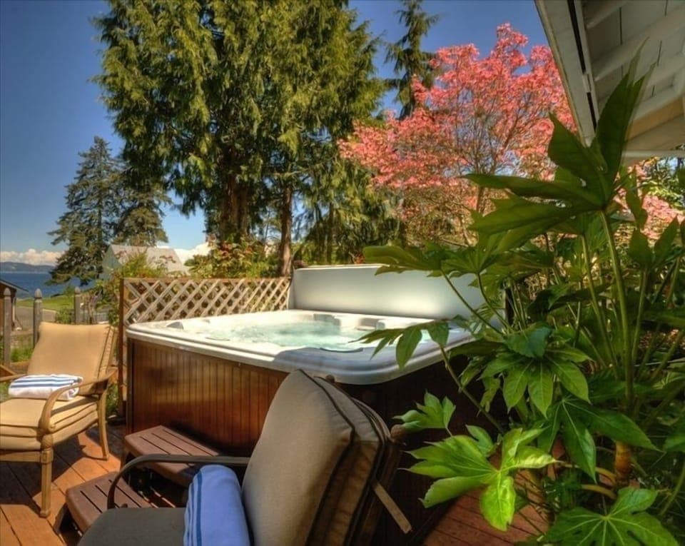 Enjoy your brand new 6 person hot tub as the 45 jets massage away your cares.