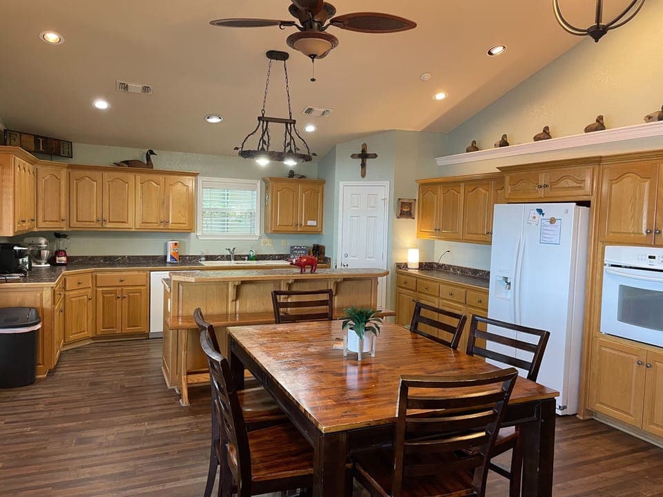 dining room/kitchen - open floor plan