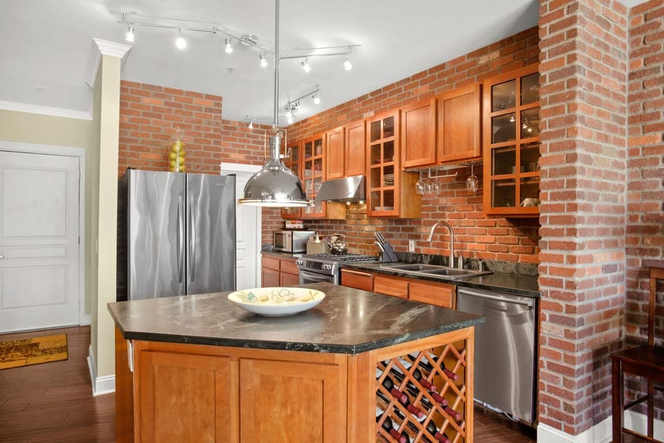 Fully Equipped Kitchen w/ Stainless Steel Appliances